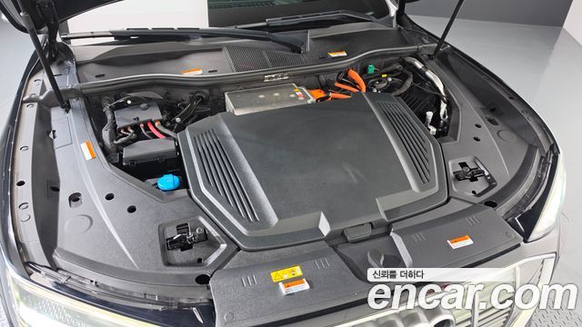 Audi e-tron 2022 — photo 6