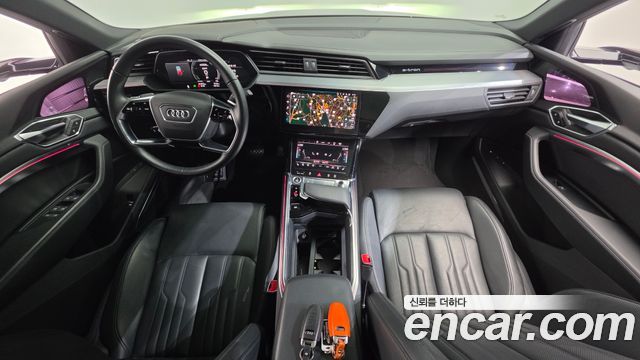Audi e-tron 2022 — photo 10