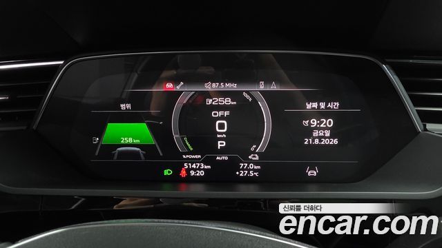 Audi e-tron 2022 — photo 11