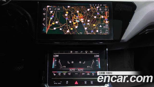 Audi e-tron 2022 — photo 18