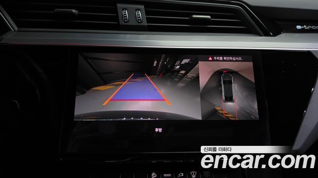 Audi e-tron 2022 — photo 20