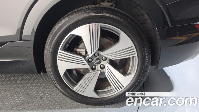 Audi e-tron 2022 — photo 7