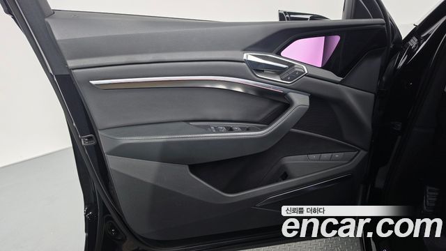 Audi e-tron 2022 — photo 14