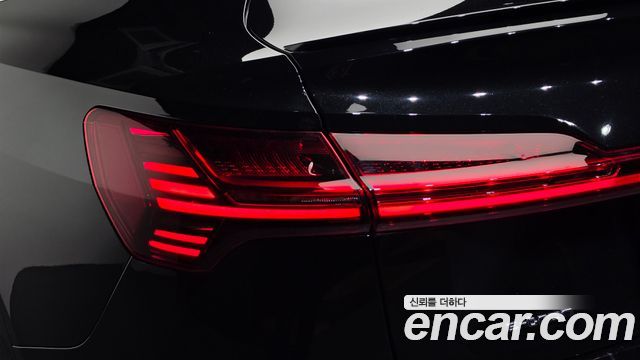 Audi e-tron 2022 — photo 27