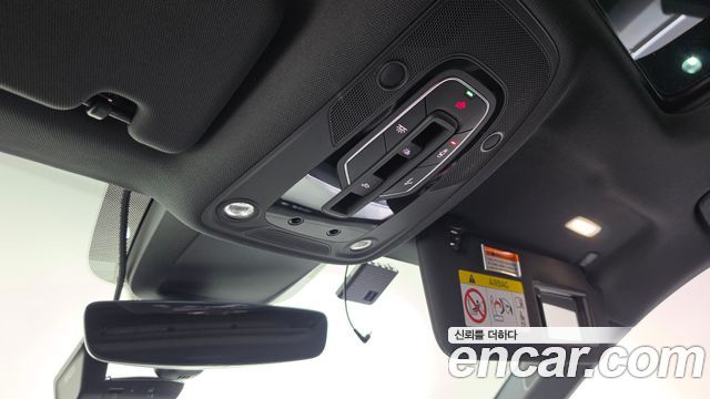 Audi e-tron 2022 — photo 28