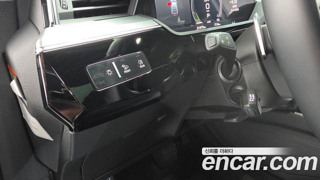 Audi e-tron 2022 — photo 30