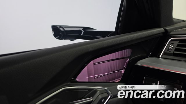 Audi e-tron 2022 — photo 38