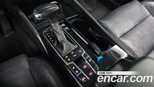 Kia K7 2018 — photo 9