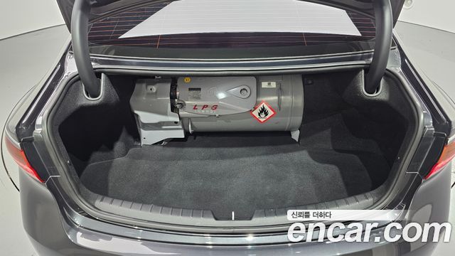 Kia K7 2018 — photo 20