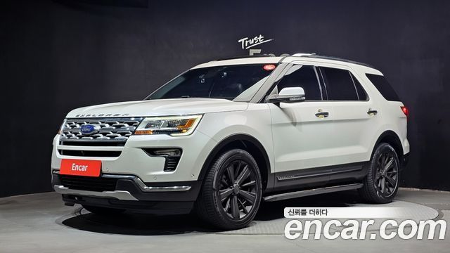 Ford Explorer 2019 — photo 1
