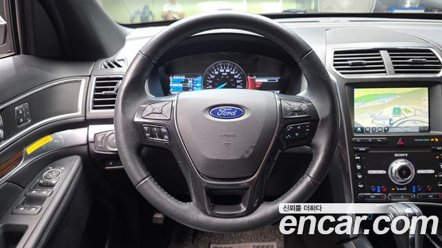 Ford Explorer 2019 — photo 20
