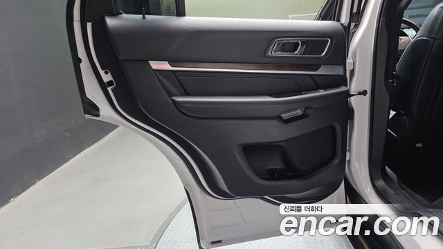Ford Explorer 2019 — photo 15