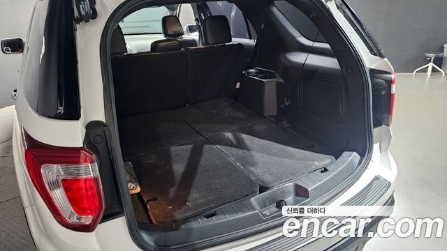 Ford Explorer 2019 — photo 31