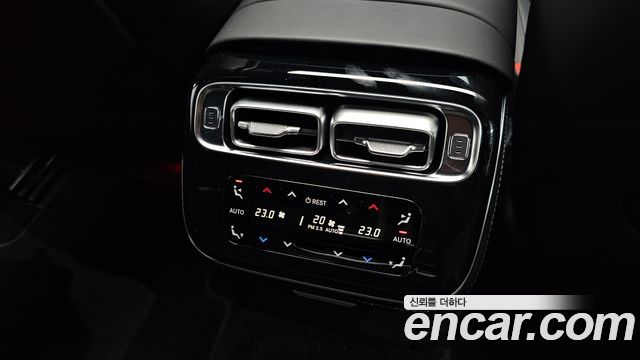 Mercedes-Benz S-Class 2024 — photo 36