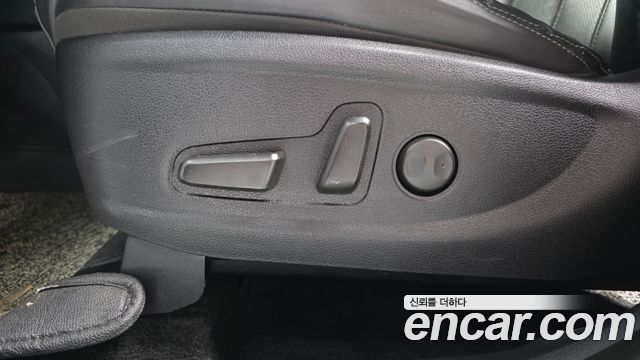 Hyundai Santafe 2019 — photo 32