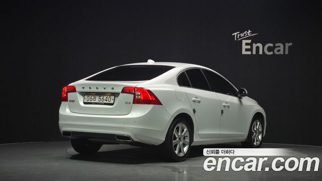 Volvo S60 2018 — photo 2