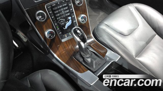 Volvo S60 2018 — photo 9
