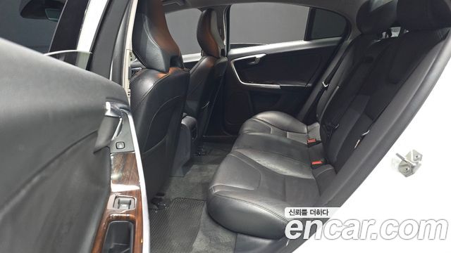 Volvo S60 2018 — photo 12