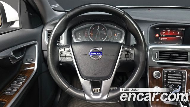 Volvo S60 2018 — photo 13