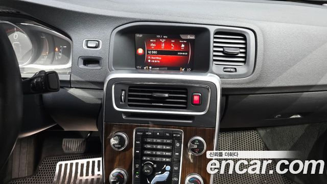 Volvo S60 2018 — photo 14