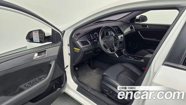 Hyundai Sonata 2016 — photo 17