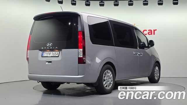 Hyundai Staria 2024 — photo 2
