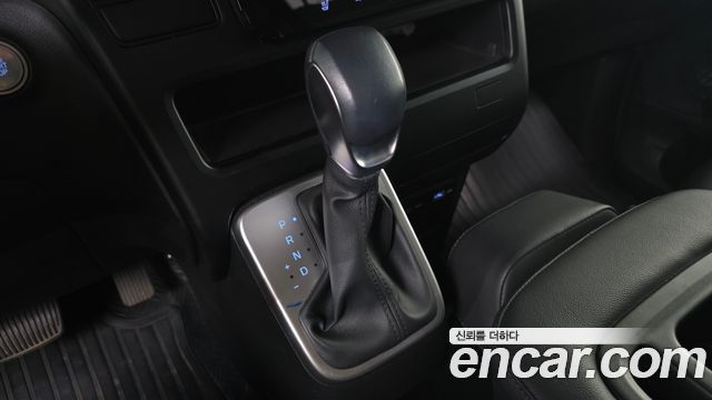 Hyundai Staria 2024 — photo 9