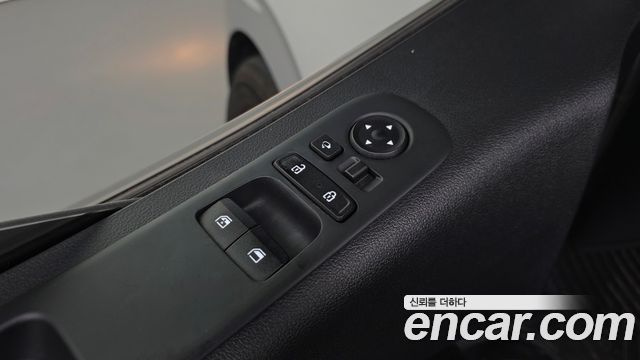 Hyundai Staria 2024 — photo 11