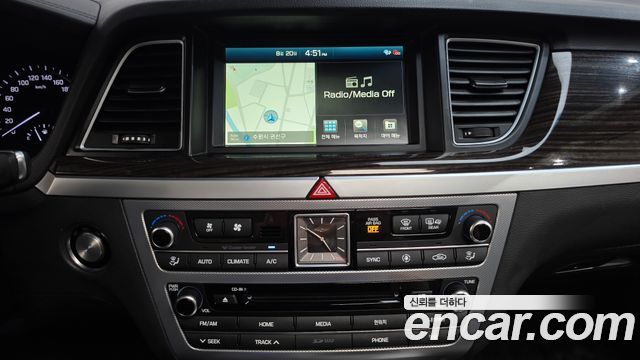 Genesis G80 2018 — photo 18