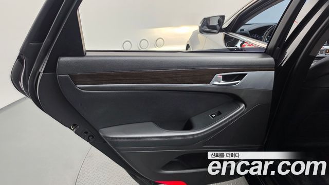Genesis G80 2018 — photo 15