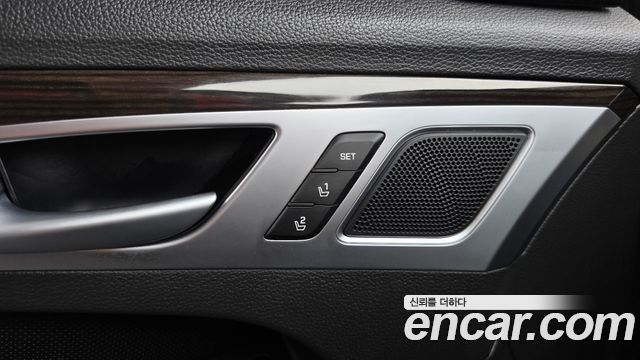 Genesis G80 2018 — photo 32