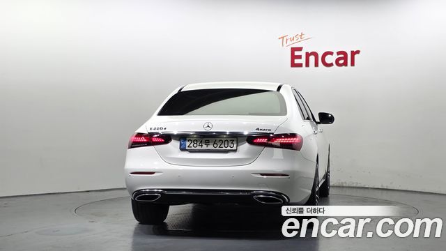 Mercedes-Benz E-Class 2021 — photo 4
