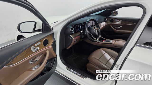 Mercedes-Benz E-Class 2021 — photo 10