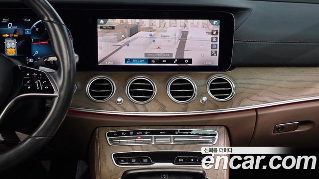 Mercedes-Benz E-Class 2021 — photo 12