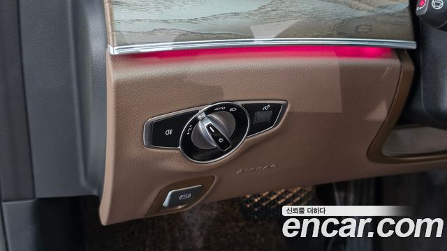 Mercedes-Benz E-Class 2021 — photo 15