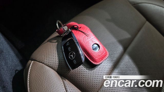 Mercedes-Benz E-Class 2021 — photo 16