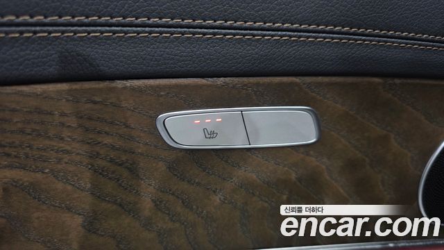 Mercedes-Benz E-Class 2021 — photo 17