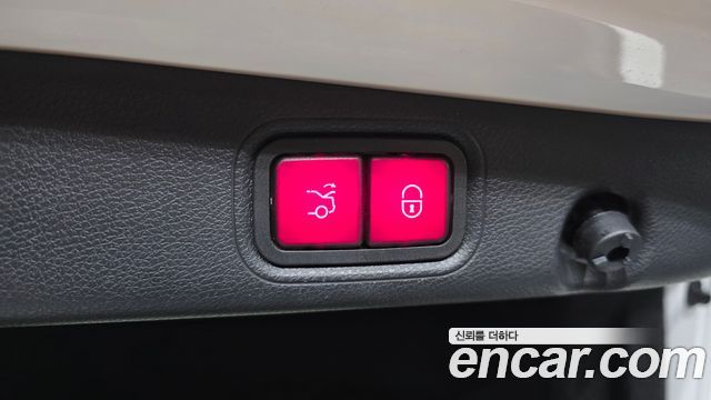 Mercedes-Benz E-Class 2021 — photo 18
