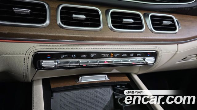 Mercedes-Benz GLE-Class 2021 — photo 32