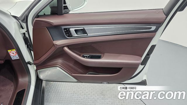 Porsche Panamera 2021 — photo 15