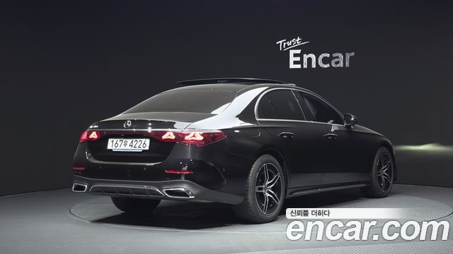 Mercedes-Benz E-Class 2026 — photo 2