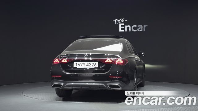 Mercedes-Benz E-Class 2026 — photo 4