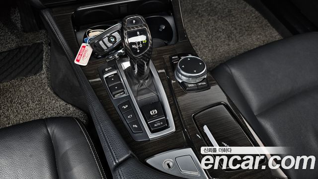 BMW 5-Series 2015 — photo 9
