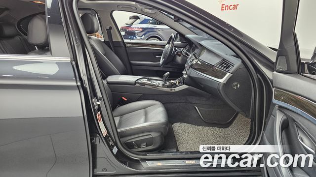 BMW 5-Series 2015 — photo 11