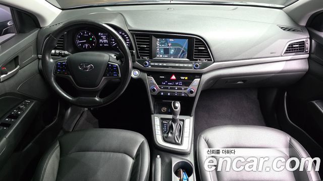 Hyundai AVANTE 2017 — photo 10