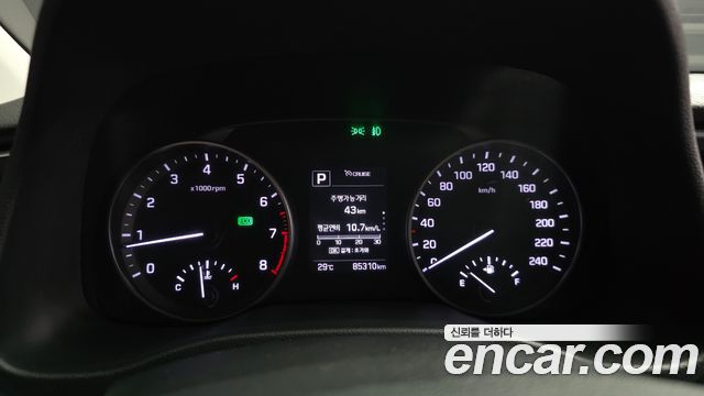 Hyundai AVANTE 2017 — photo 11