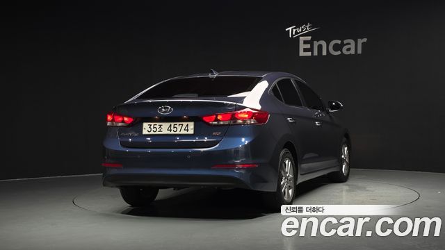 Hyundai AVANTE 2017 — photo 17