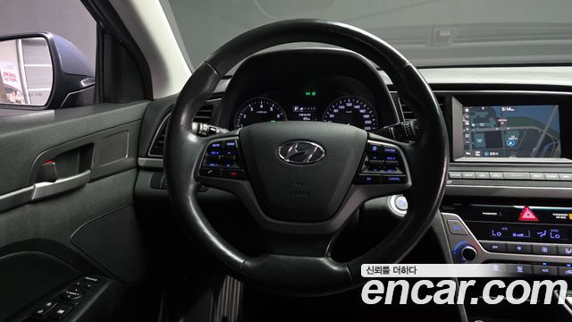 Hyundai AVANTE 2017 — photo 20