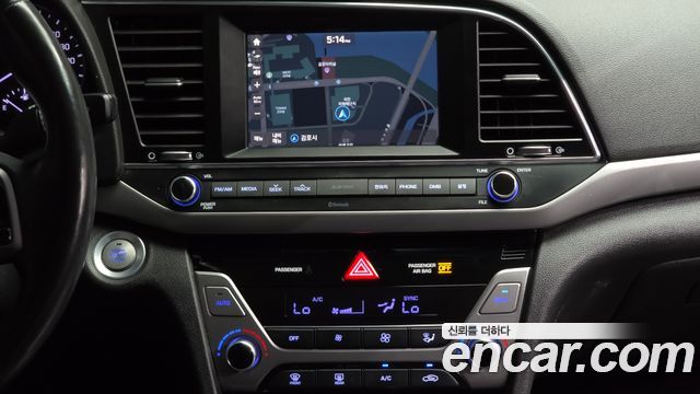 Hyundai AVANTE 2017 — photo 21