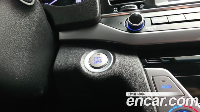 Hyundai AVANTE 2017 — photo 24